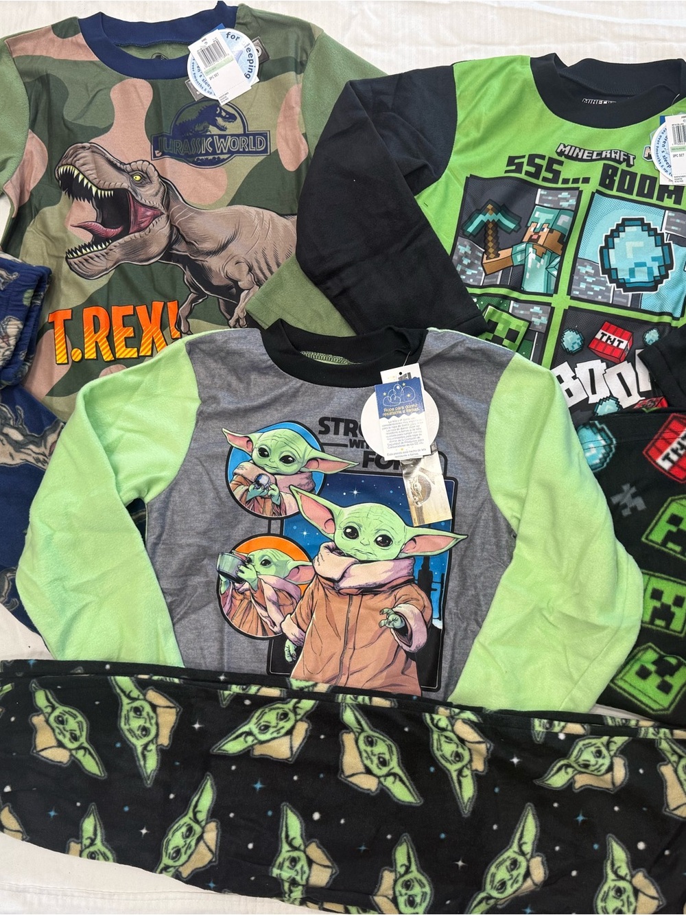 New boys Sz 8 Star Wars Baby Yoda Green & Gray Long-Sleeve Top bundle